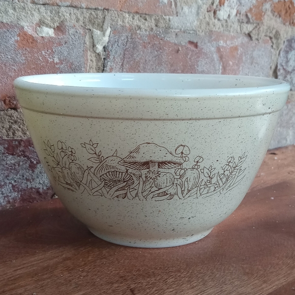 Vintage Pyrex Mushroom Print Small Mixing Serving Bowl - Picture 2 of 3